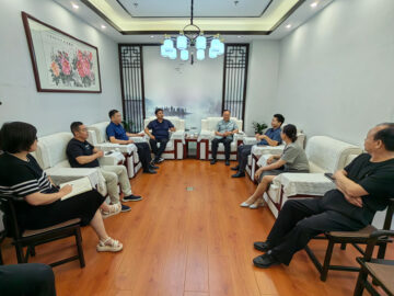 與鄭州工大科技總經(jīng)理王朝俊、副總經(jīng)理吳宏軍一行座談交流